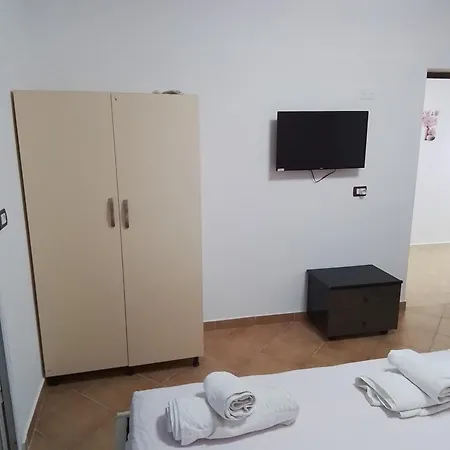 Star Room's Penzion Vlorë